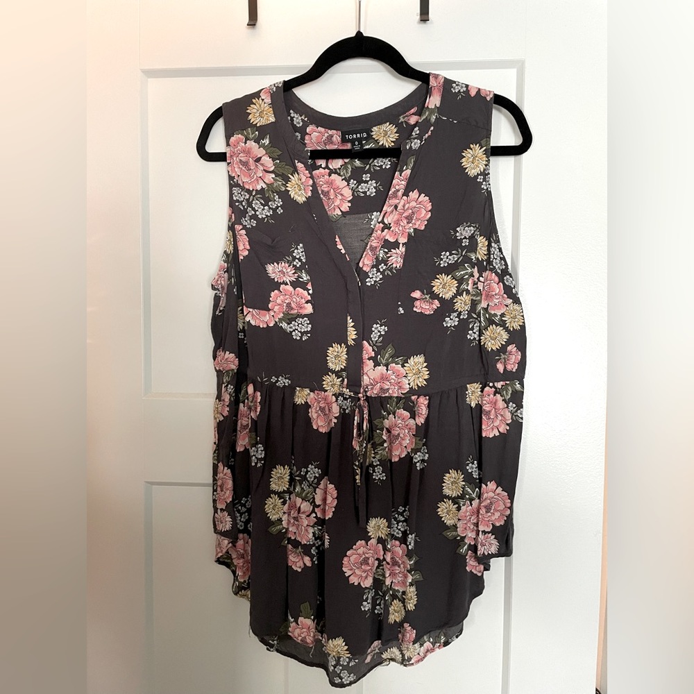 Women’s sleeveless Blouse